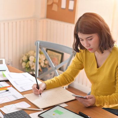 women doing work at her desk